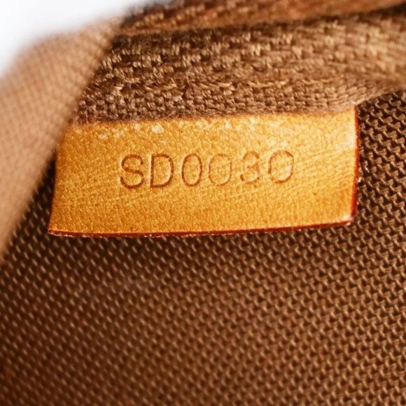 LOUIS VUITTON Pochette Accessoires Hand Bag Monogram Leather - Picture 4 of 16